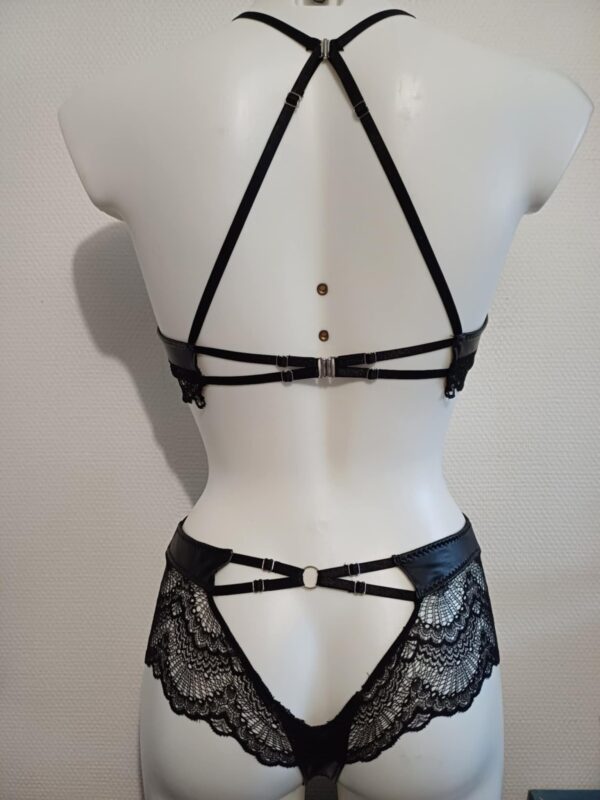 Cruelle - Ensemble – Image 3