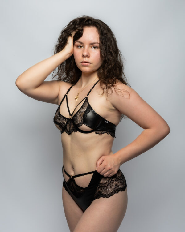 Cruelle - Ensemble – Image 2
