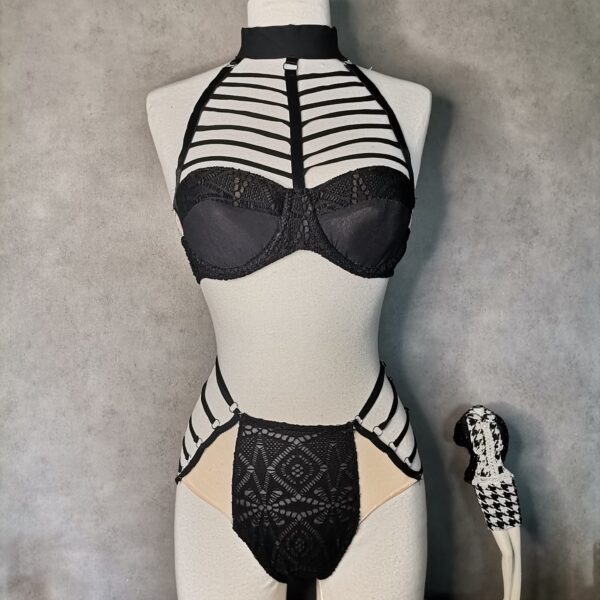 Choke - Ensemble – Image 4